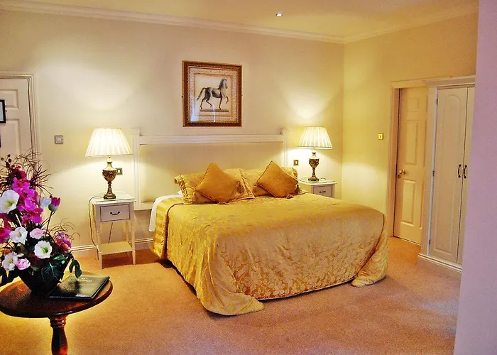 Watersedge Hotel